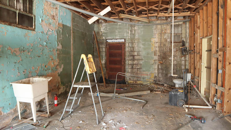 room remodel before