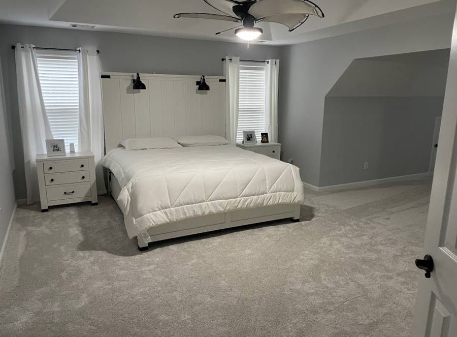 Bedroom-with-grey-carpet